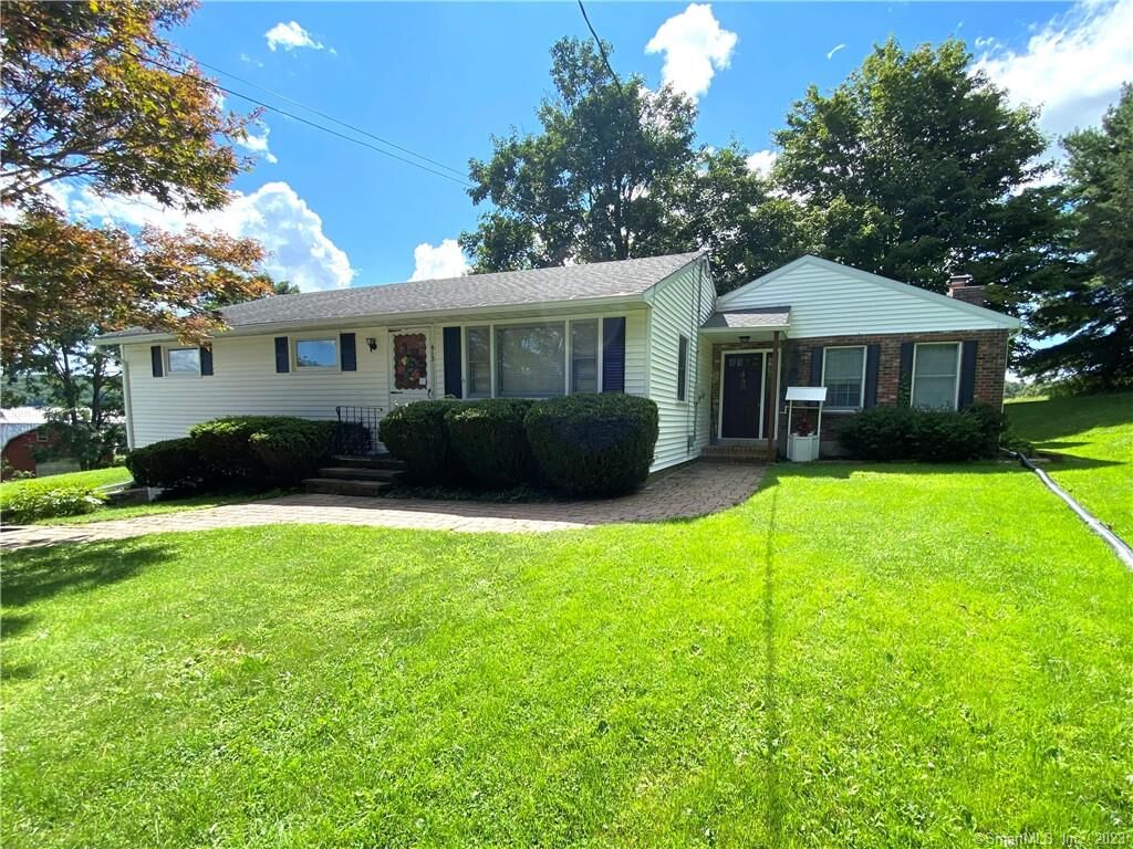 Property Photo:  413 University Drive  CT 06790 