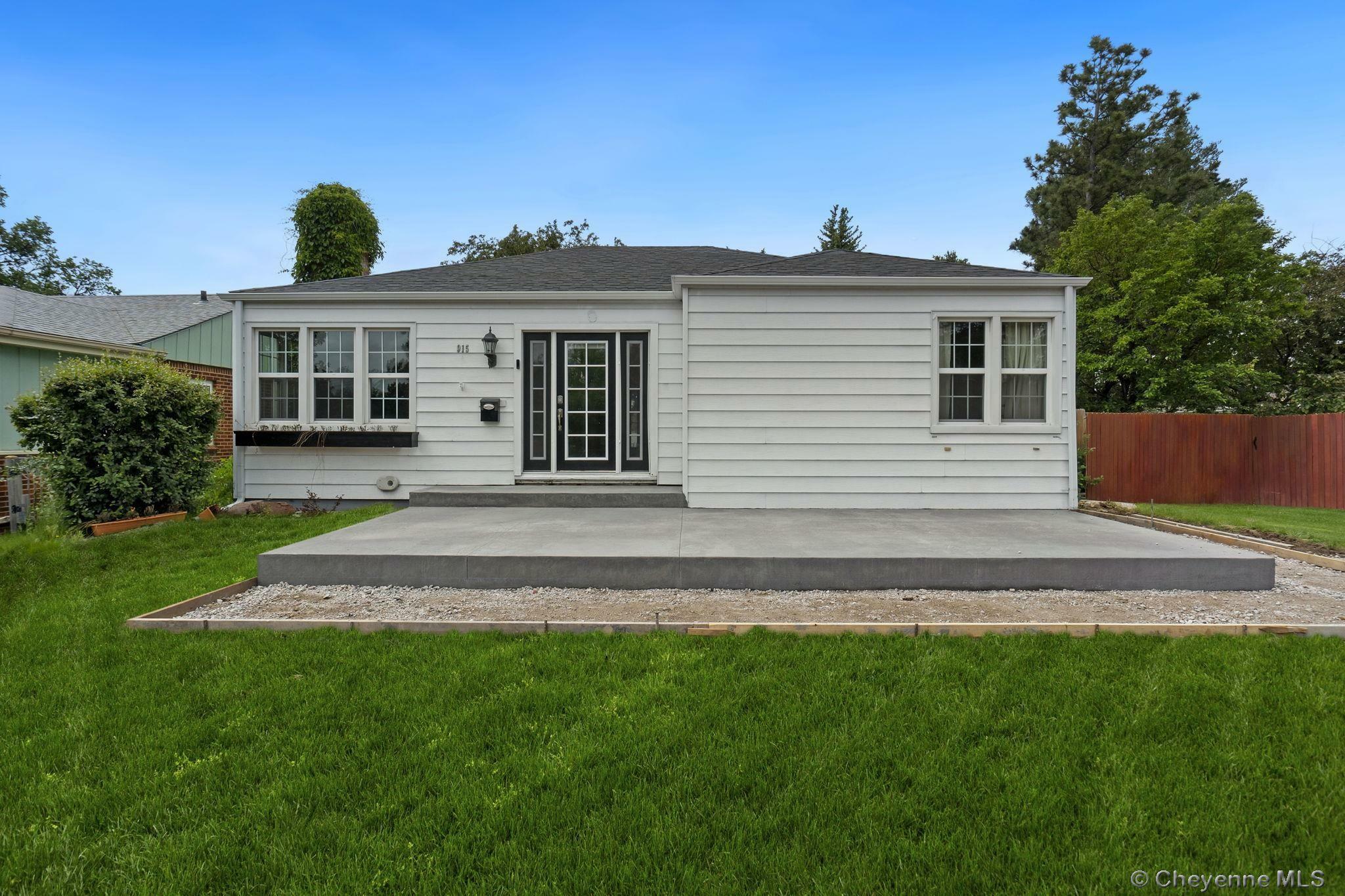 Property Photo: 915 Foyer Ave WY 82001