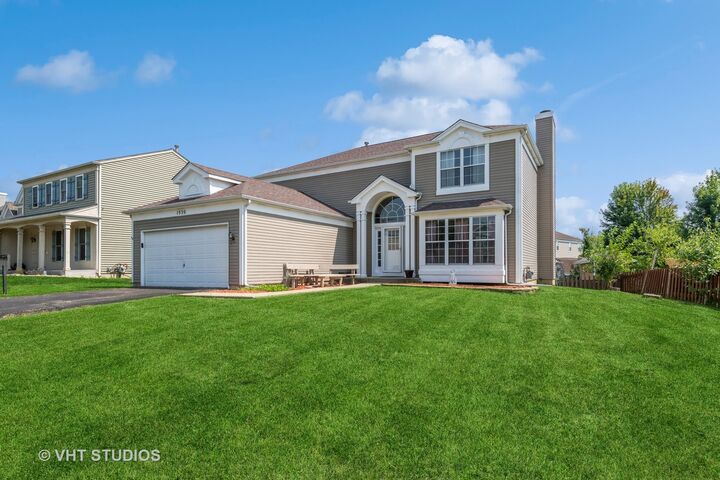 1920 Gleneagle Circle  Elgin IL 60123 photo