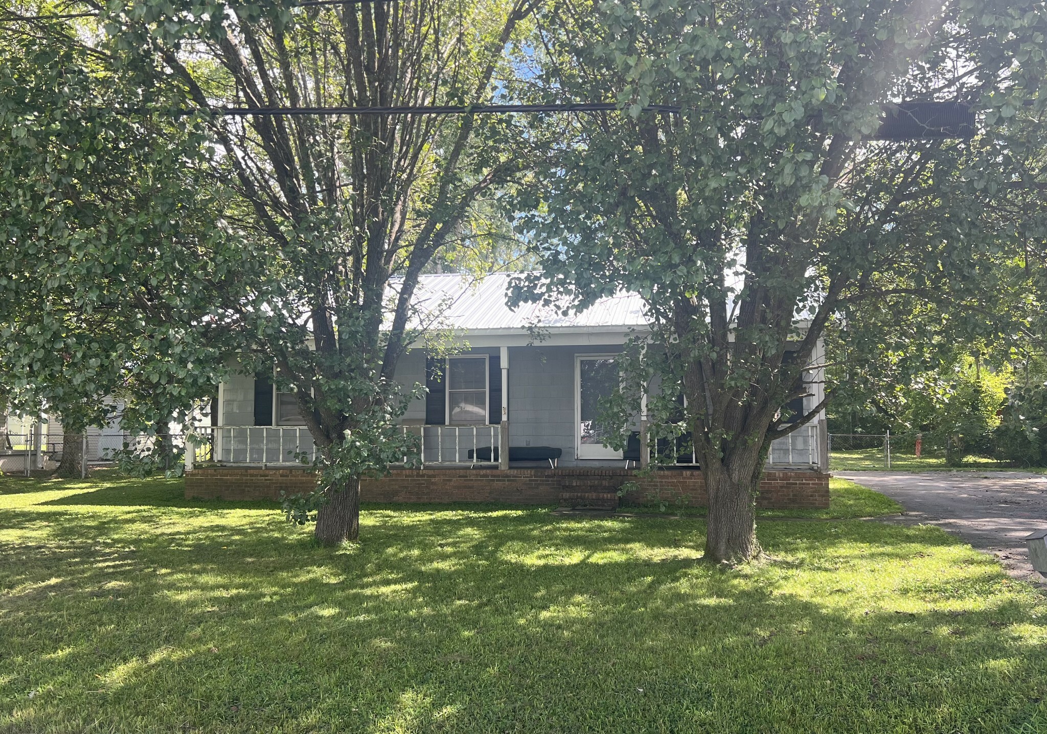 Property Photo:  702 Davidson St  TN 37388 