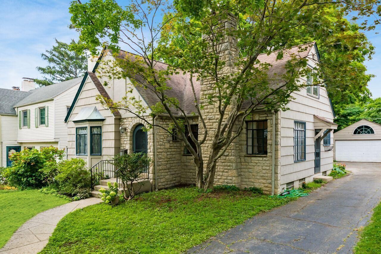 Property Photo: 146 Aldrich Road OH 43214