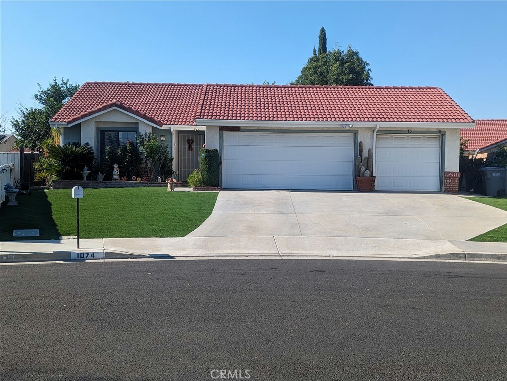 Property Photo:  1074 Basalt Court  CA 92543 