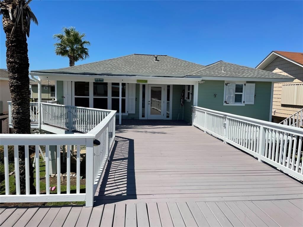 Property Photo:  1114 Redfish Street  TX 77563 