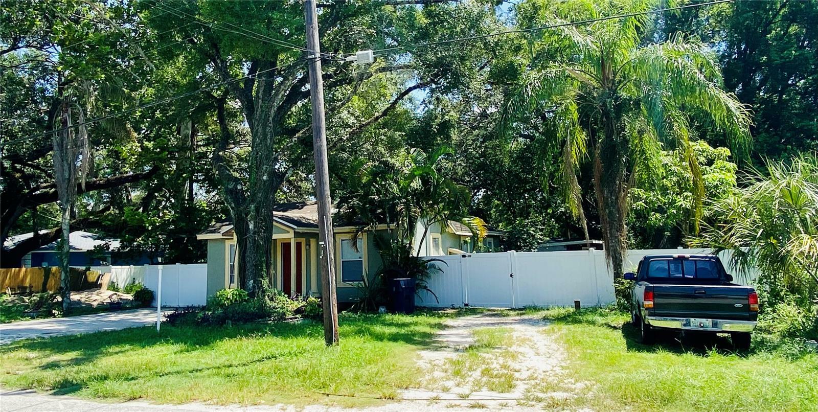 Property Photo:  1705 E Diana Street  FL 33610 