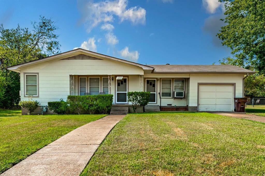 Property Photo:  1206 W Jackson Street  TX 75426 