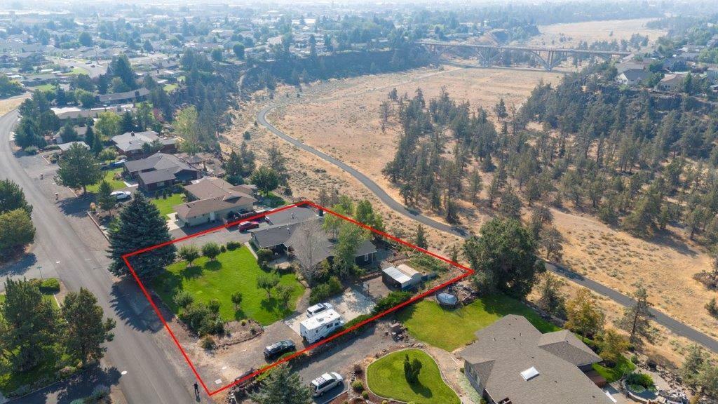 Property Photo: 1971 NW Canyon Drive OR 97756