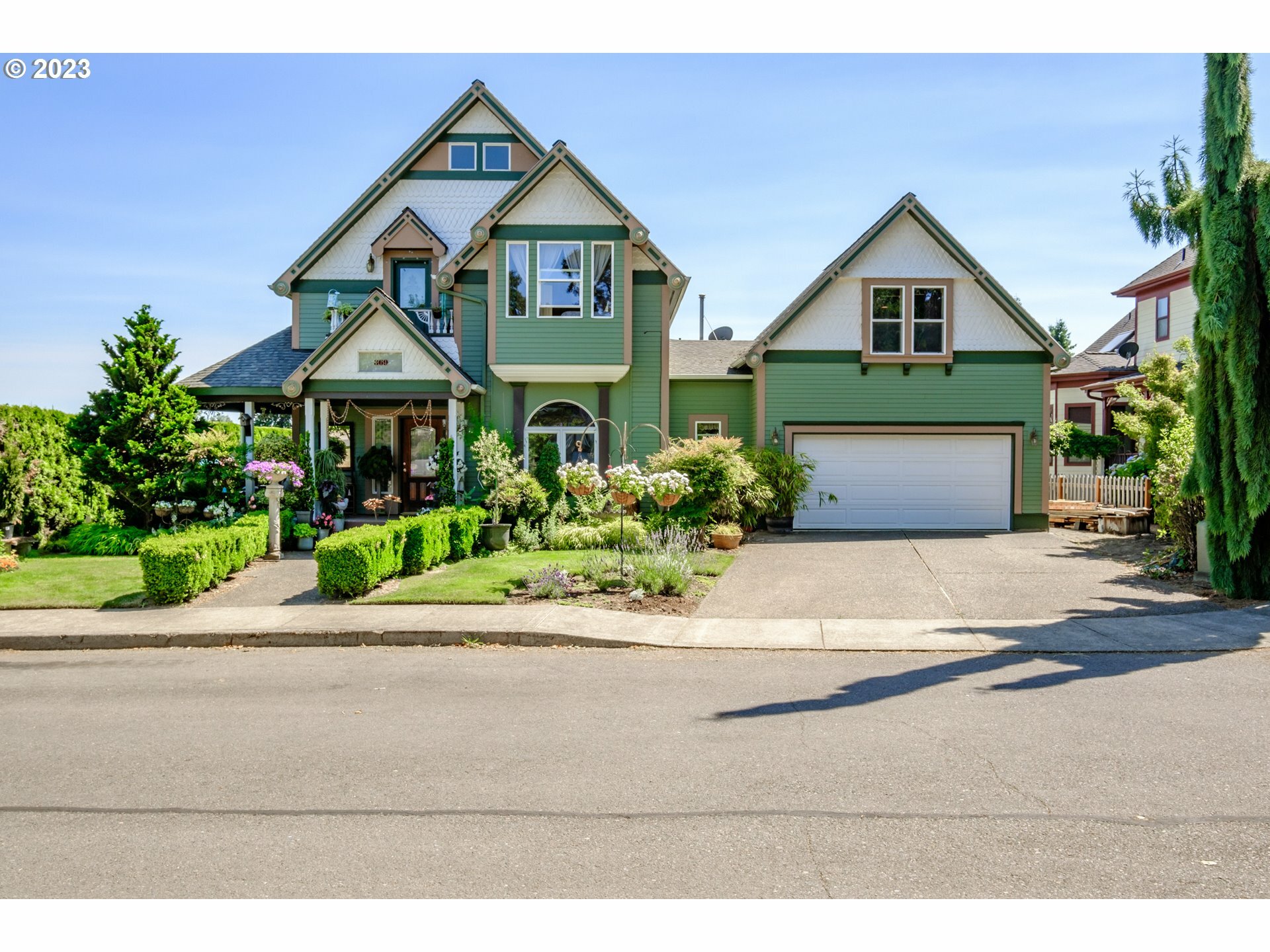Property Photo: 369 NW Hillcrest Ln OR 97338
