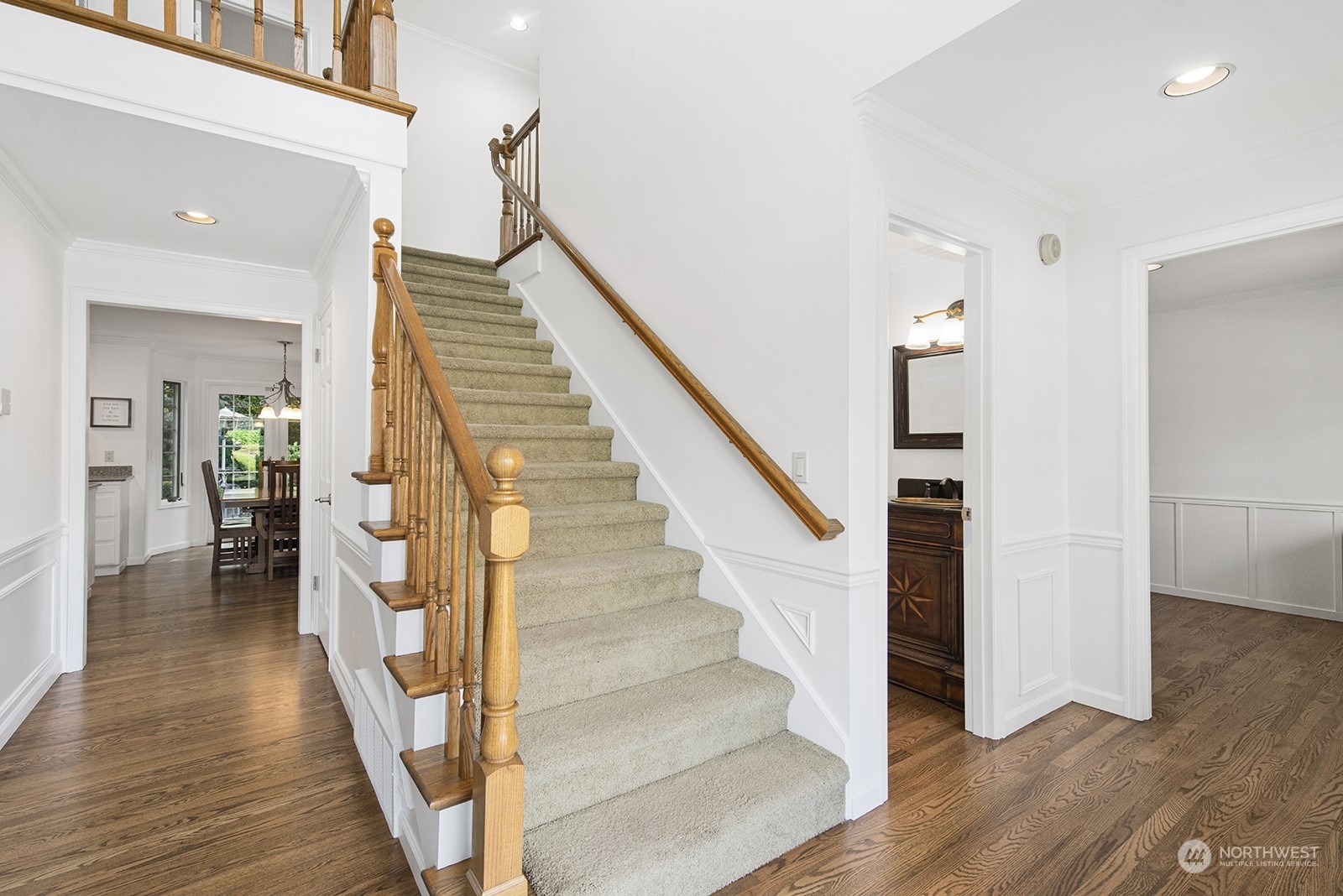 Property Photo: 24009 SE 47th Place WA 98029