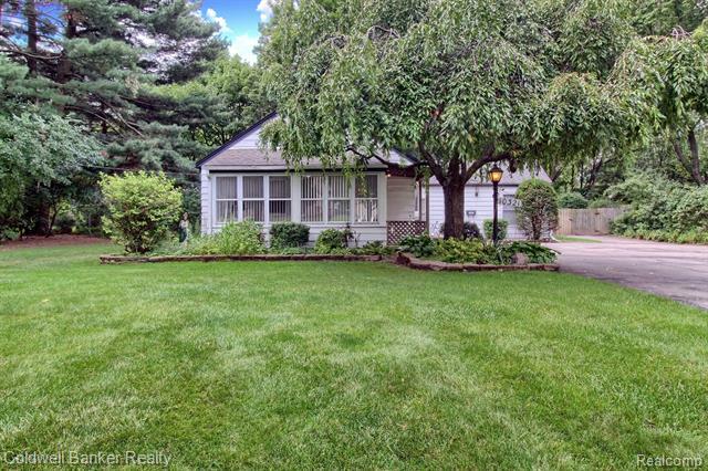 Property Photo:  10321 Laurel Street  MI 48150 