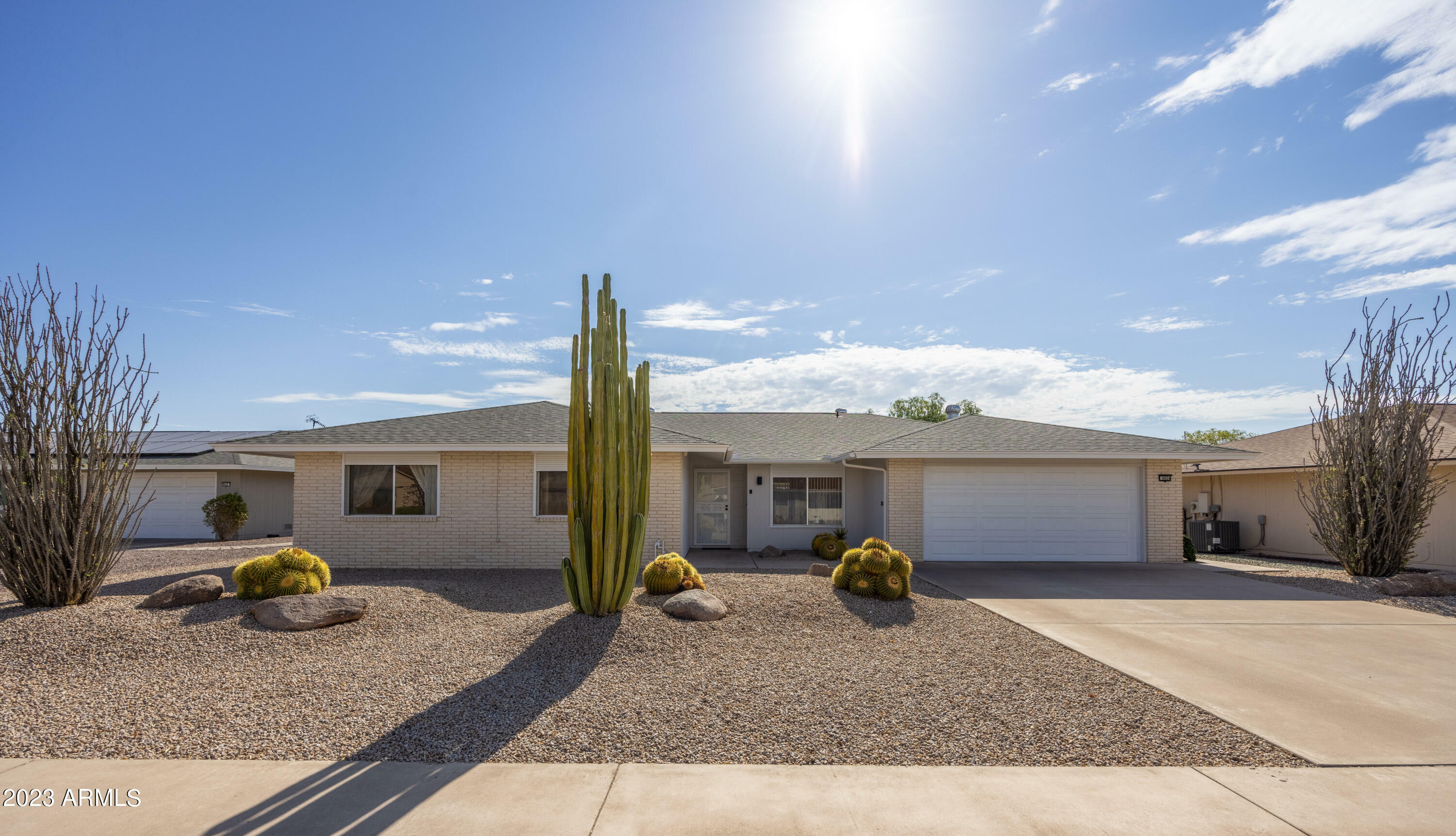 Property Photo: 9624 W Glen Oaks Circle AZ 85351