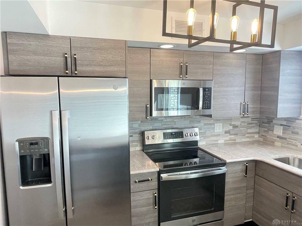 Property Photo: 2439 Crew Circle OH 45439