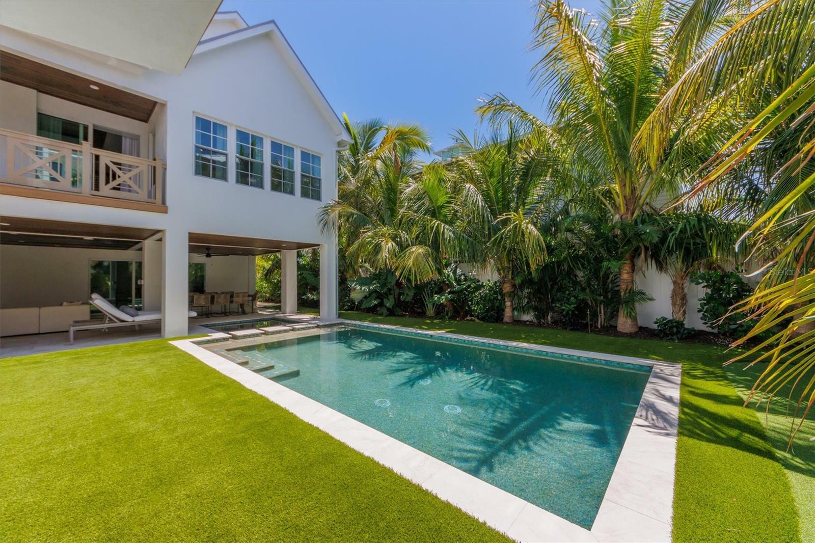 Property Photo: 416 Alamanda Road FL 34216