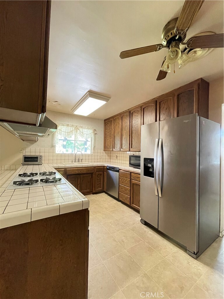 Property Photo: 1616 N Encina Ave CA 92376