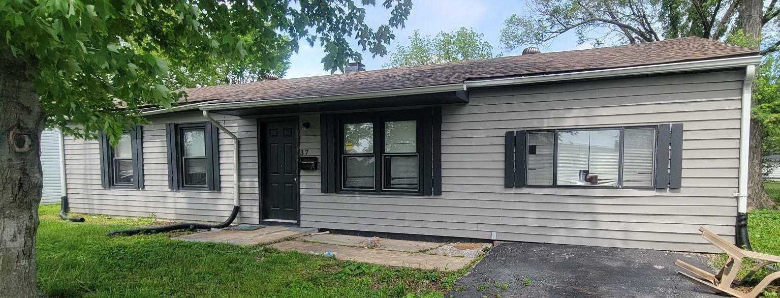 Property Photo:  37 W Adams Drive  IL 62206 