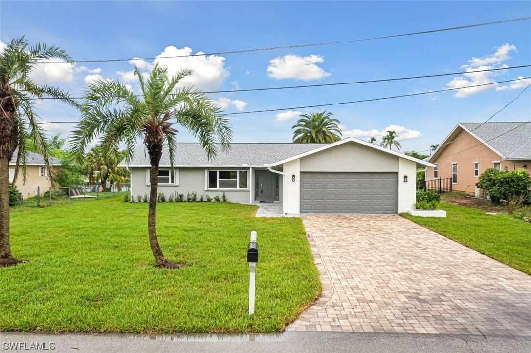 Property Photo:  15650 Lake Candlewood Drive  FL 33908 