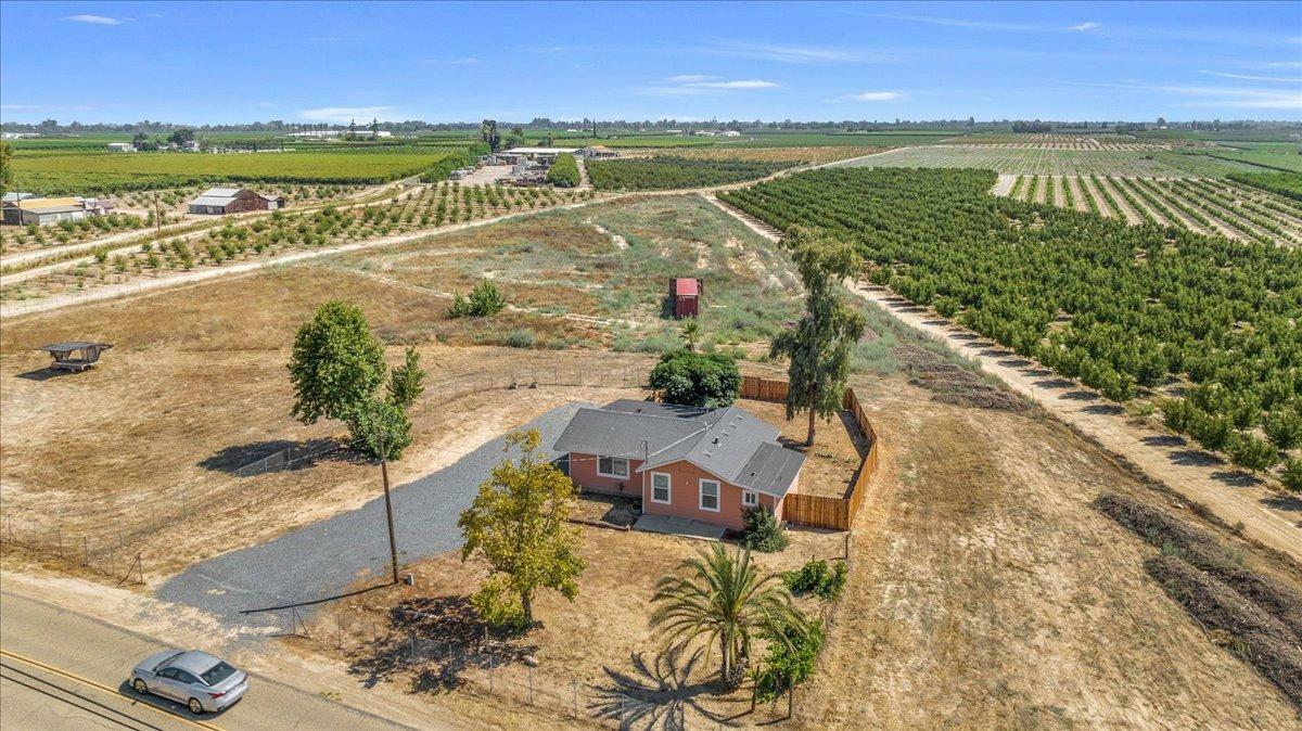 Property Photo: 16683 E Dinuba Avenue CA 93654
