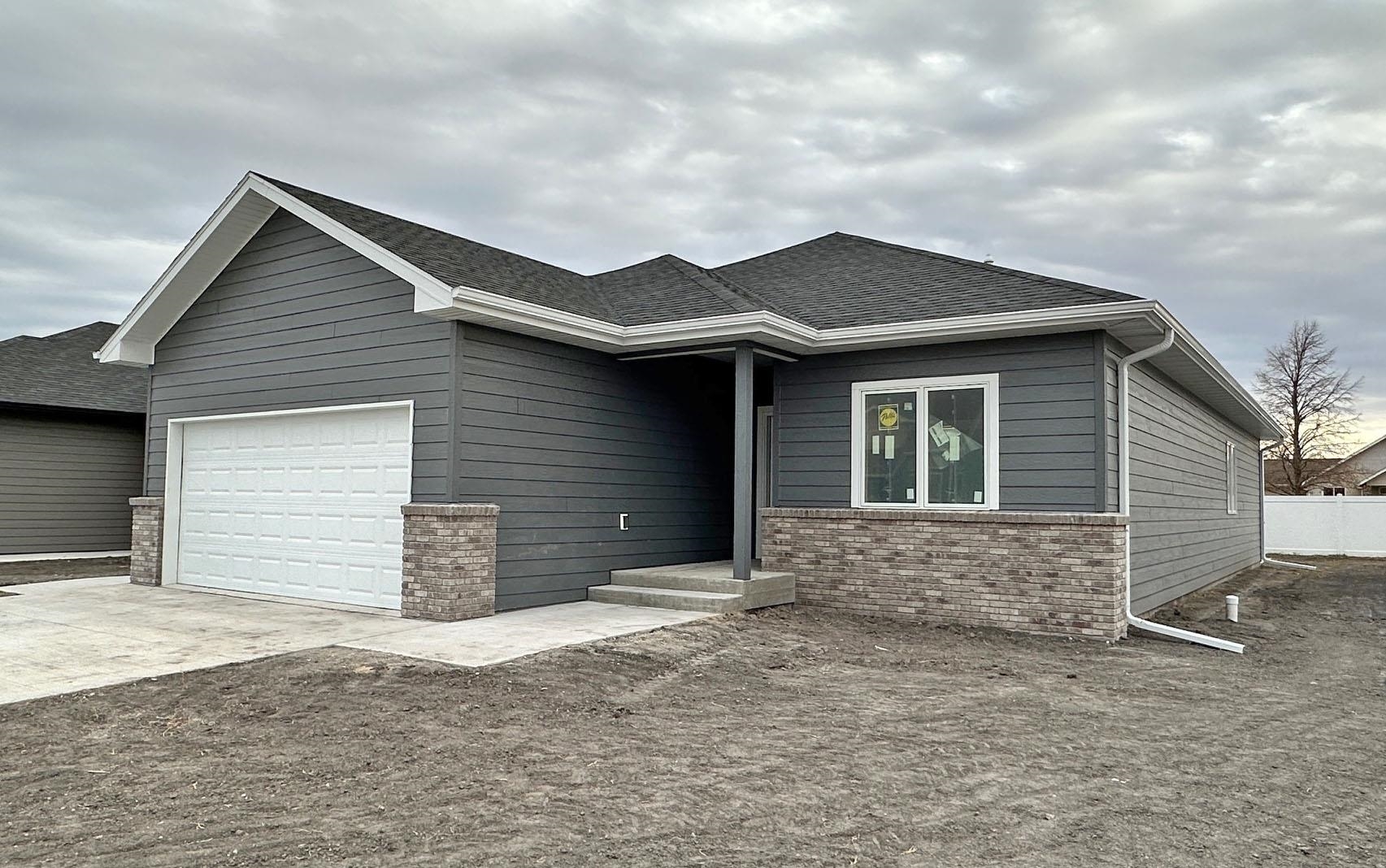 Property Photo: 3618 Hummingbird Drive NE 69101