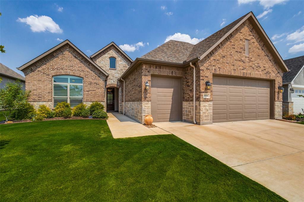 Property Photo: 9516 Siltstone Drive TX 76207