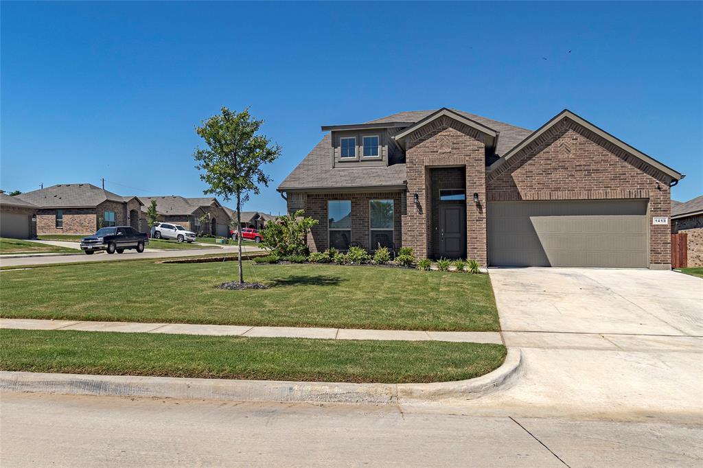 Property Photo: 1413 Pleasanton Road TX 76033
