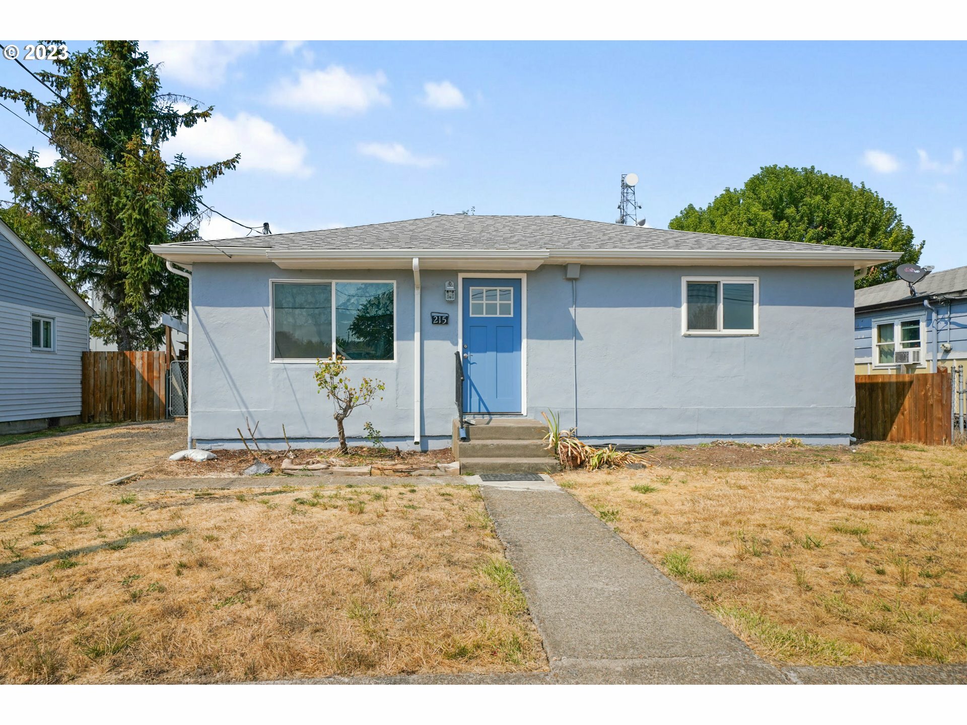 Property Photo:  215 14th Ave  OR 97322 