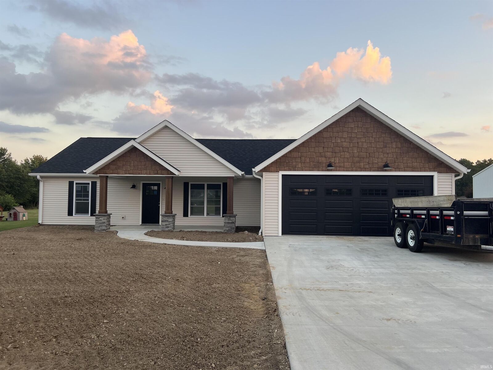 Property Photo: 957 E 75 S IN 47501