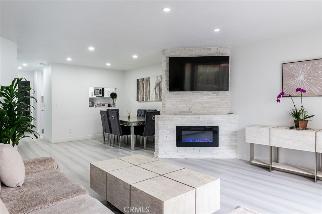 Property Photo: 345 N Jackson Street 103 CA 91206