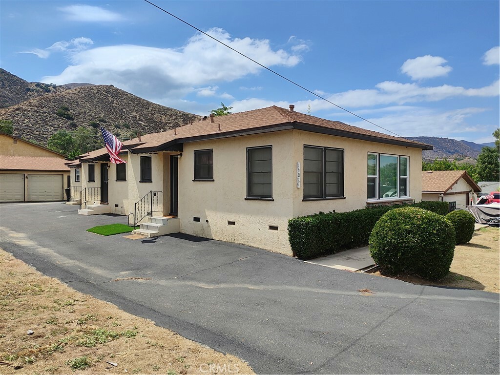 Property Photo: 16911 Glenetta Way CA 92530