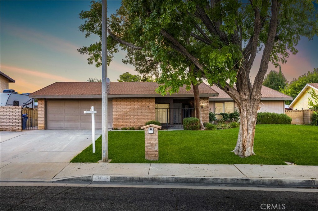 Property Photo: 44015 28th Street W CA 93536