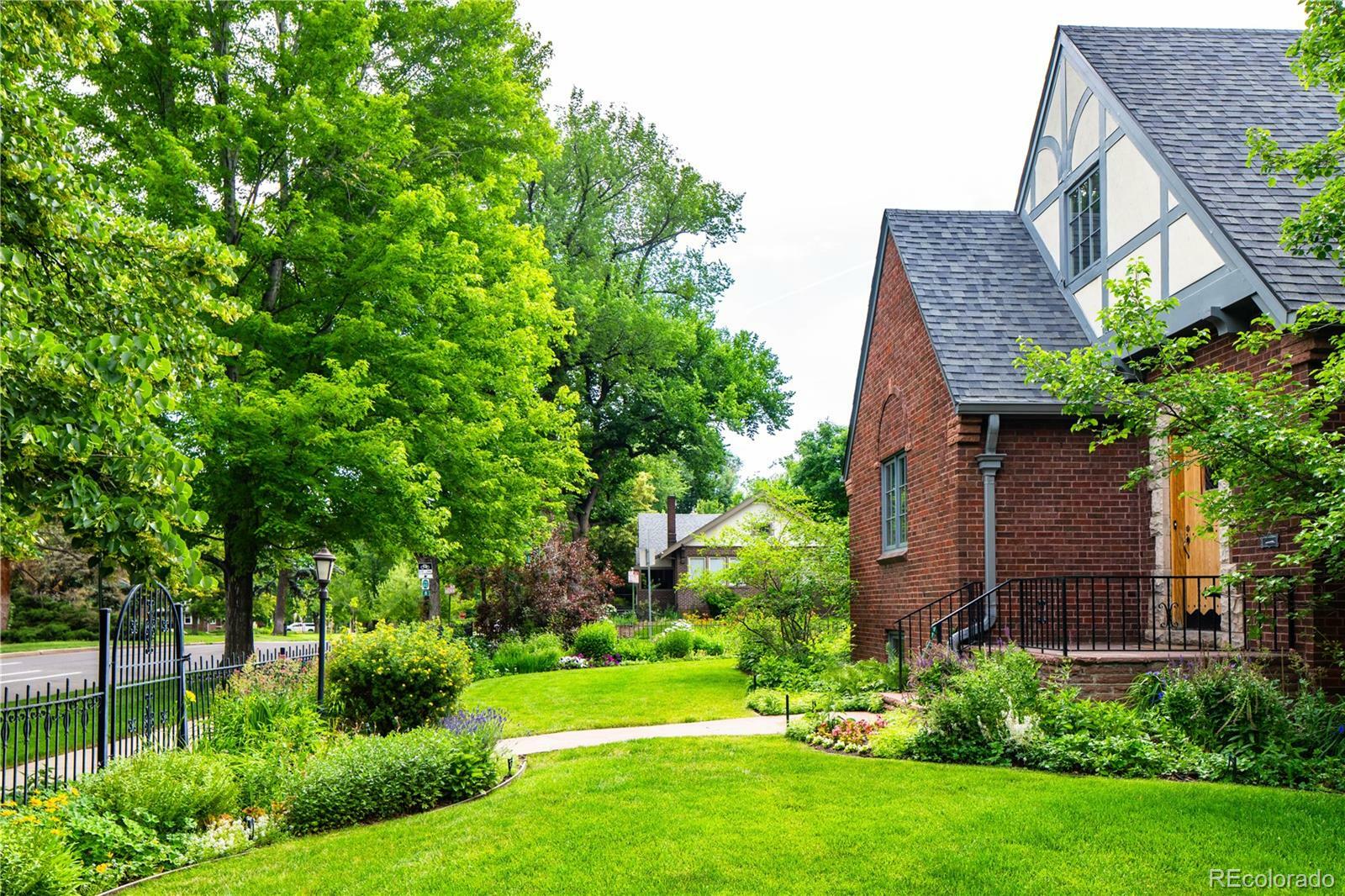 Property Photo: 3430 E 7th Avenue Parkway CO 80206