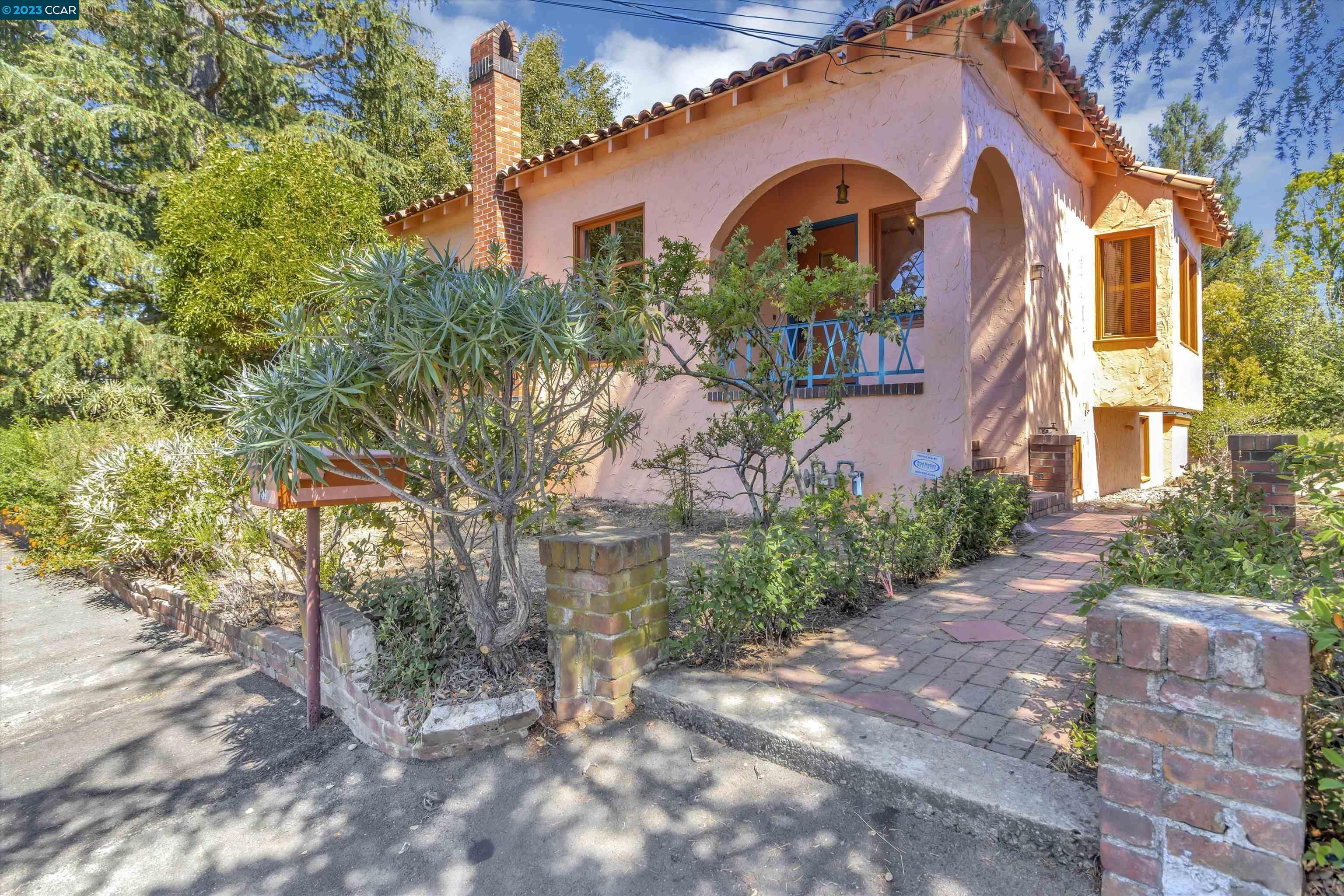 Property Photo: 5450 Proctor Ave CA 94618