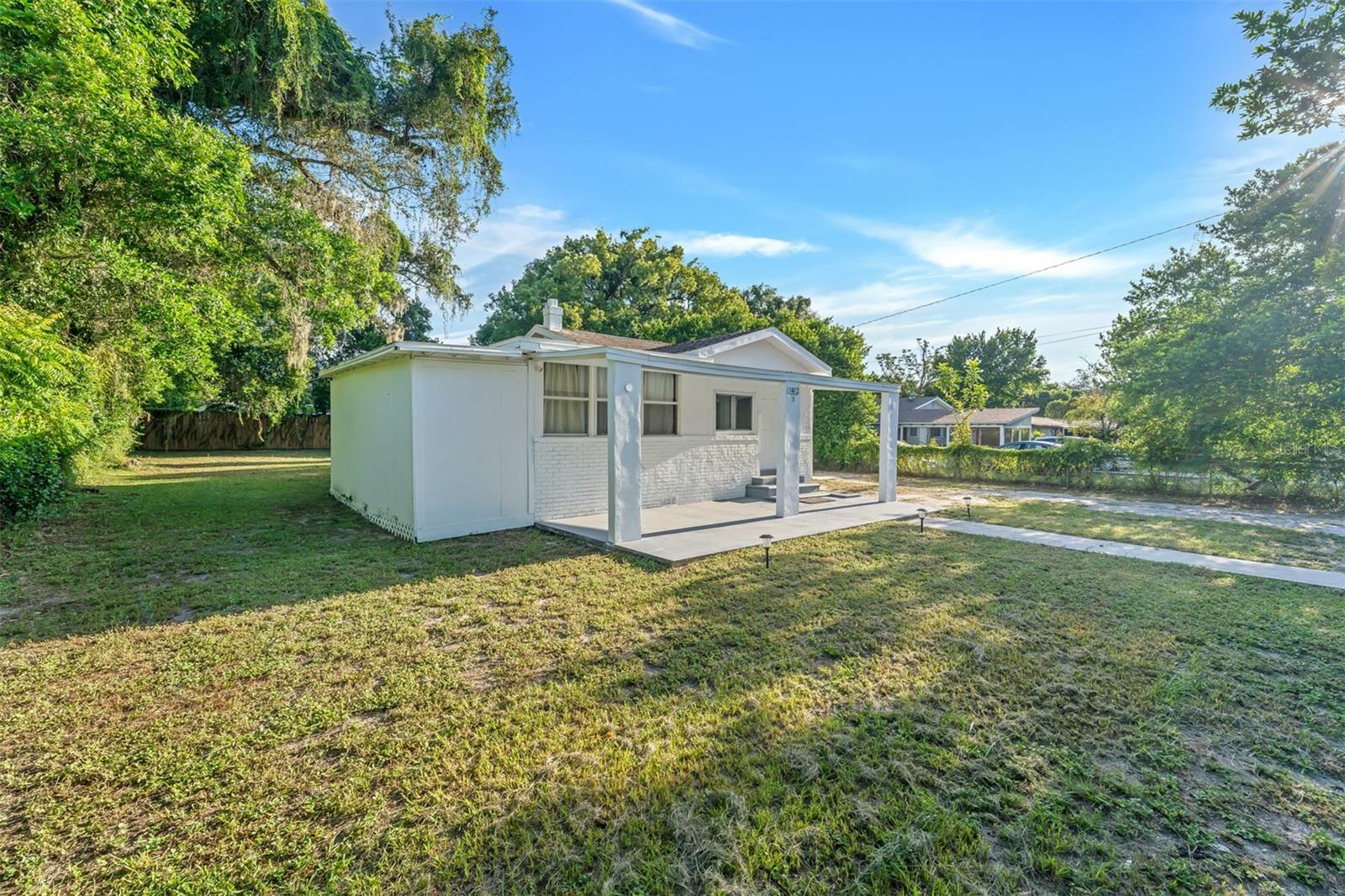 Property Photo:  1412 E 97th Avenue  FL 33612 