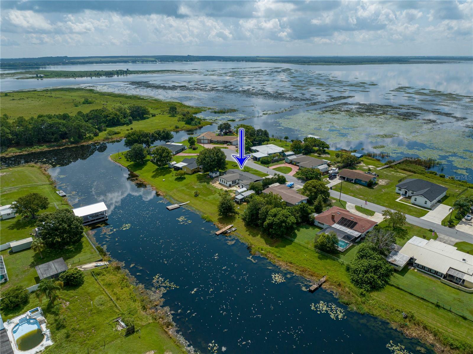 Property Photo: 513 Sunshine Drive FL 33859