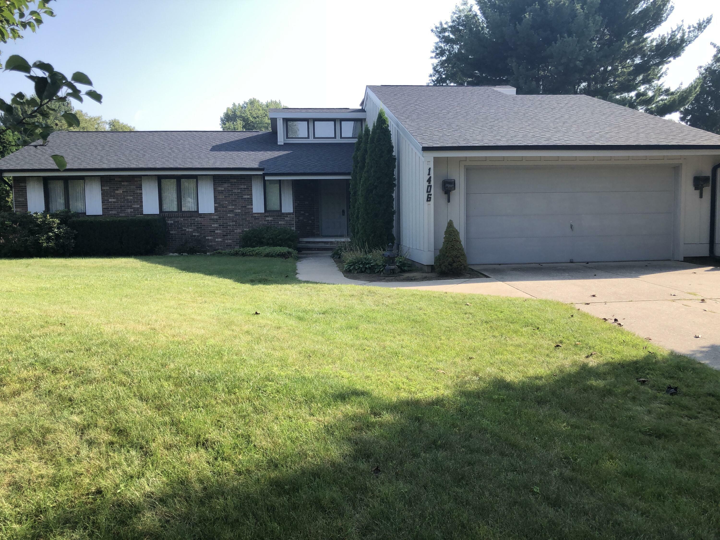 Property Photo:  1406 Mulberry Lane  MI 49085 