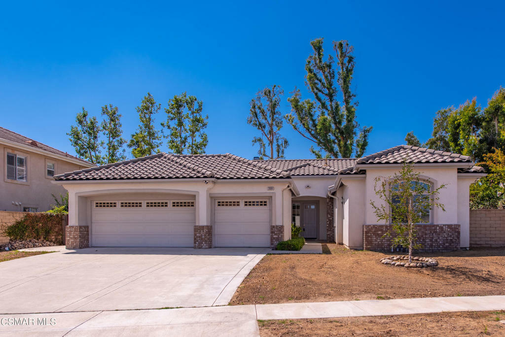 Property Photo:  2809 Cimmaron Avenue  CA 93065 