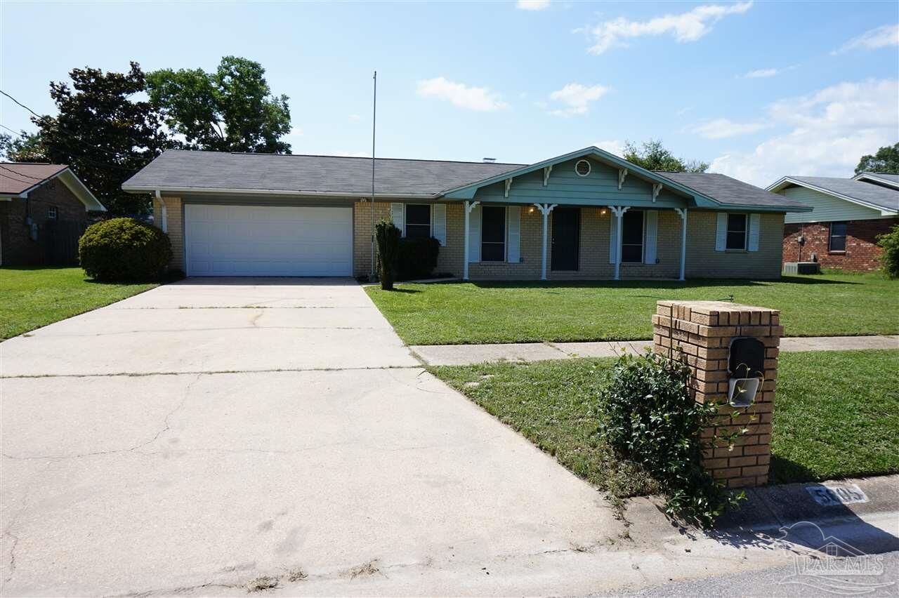 Property Photo: 5805 Adelyn Rd FL 32504