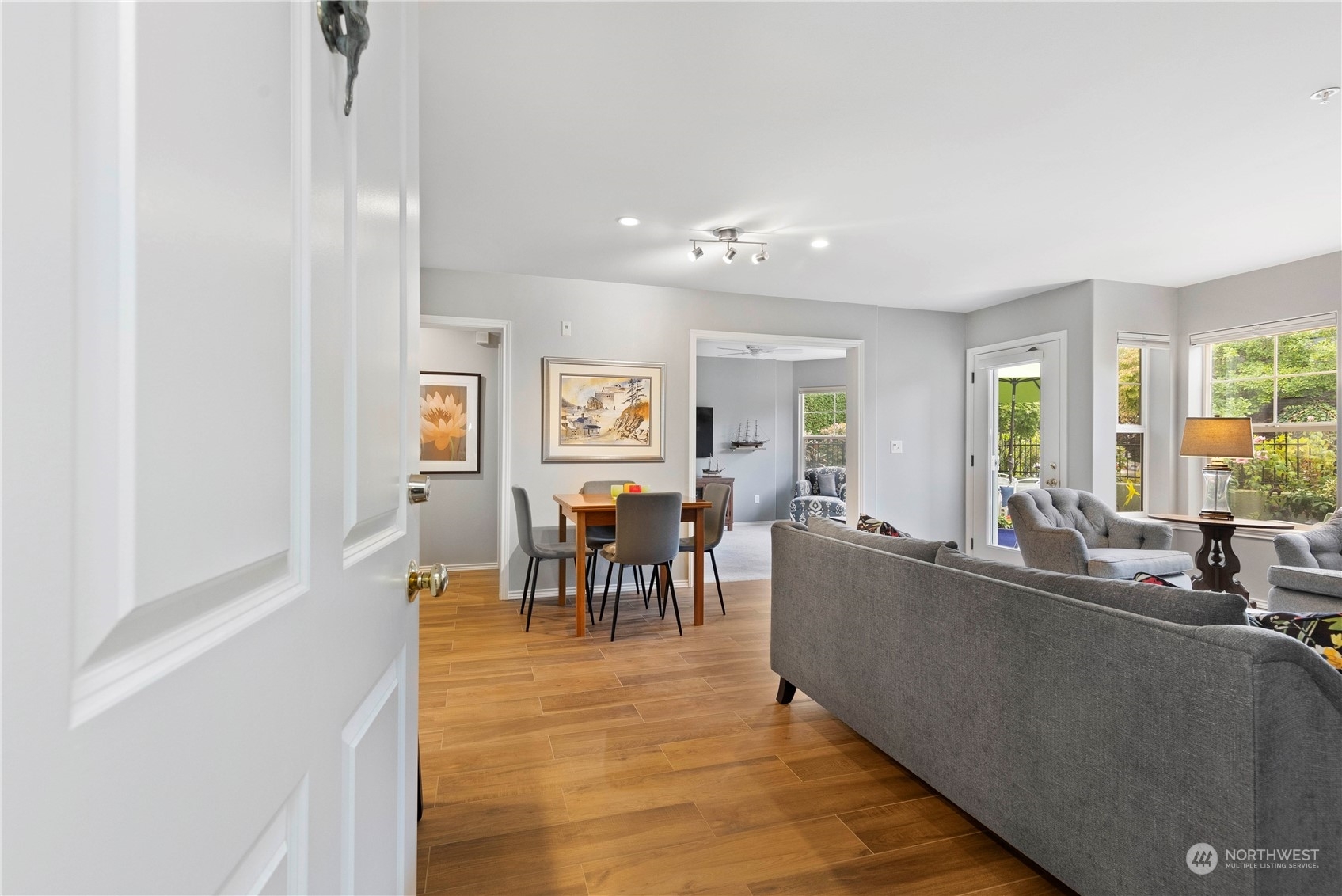 Property Photo: 239 4th Avenue S 101 WA 98020