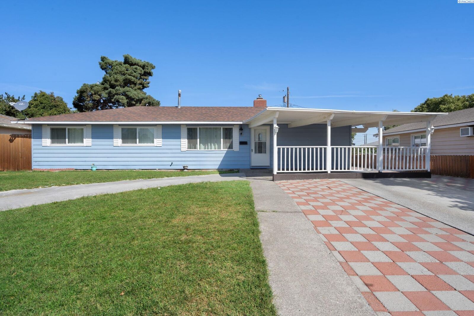 Property Photo:  711 W Jan  WA 99301-0000 