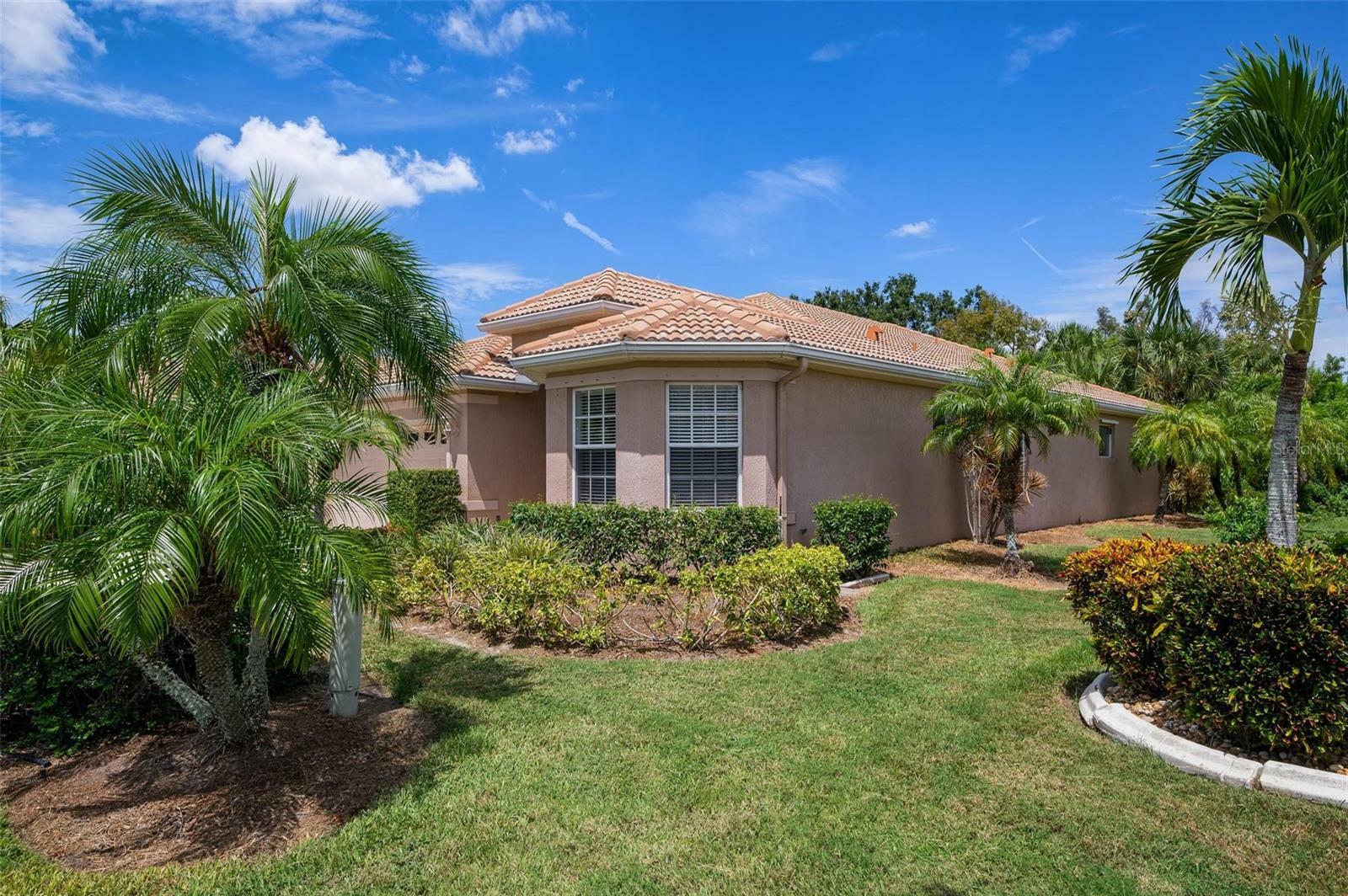 Property Photo:  409 Pinewood Lake Drive  FL 34285 