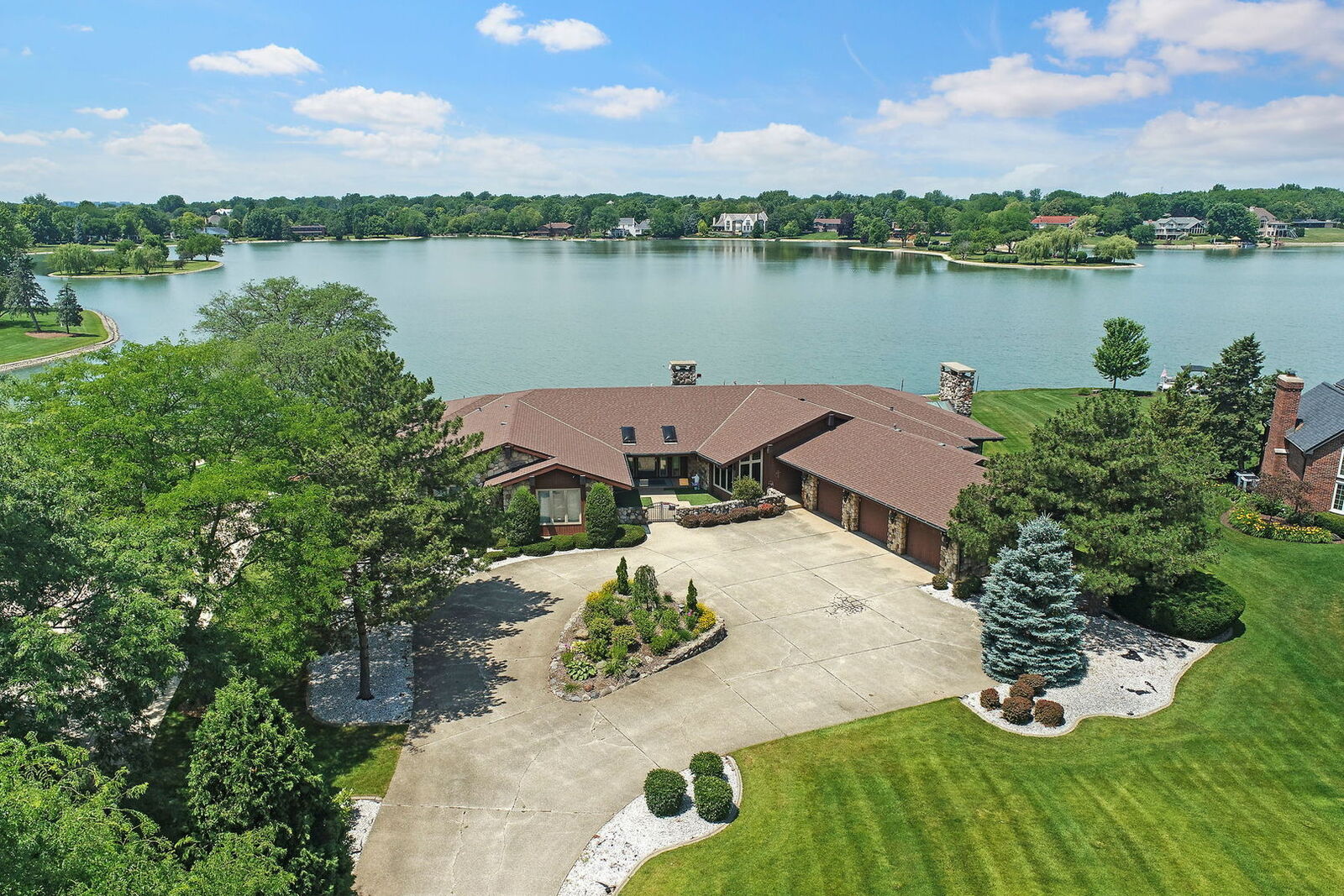 Property Photo:  10 Watergate Drive  IL 60010 