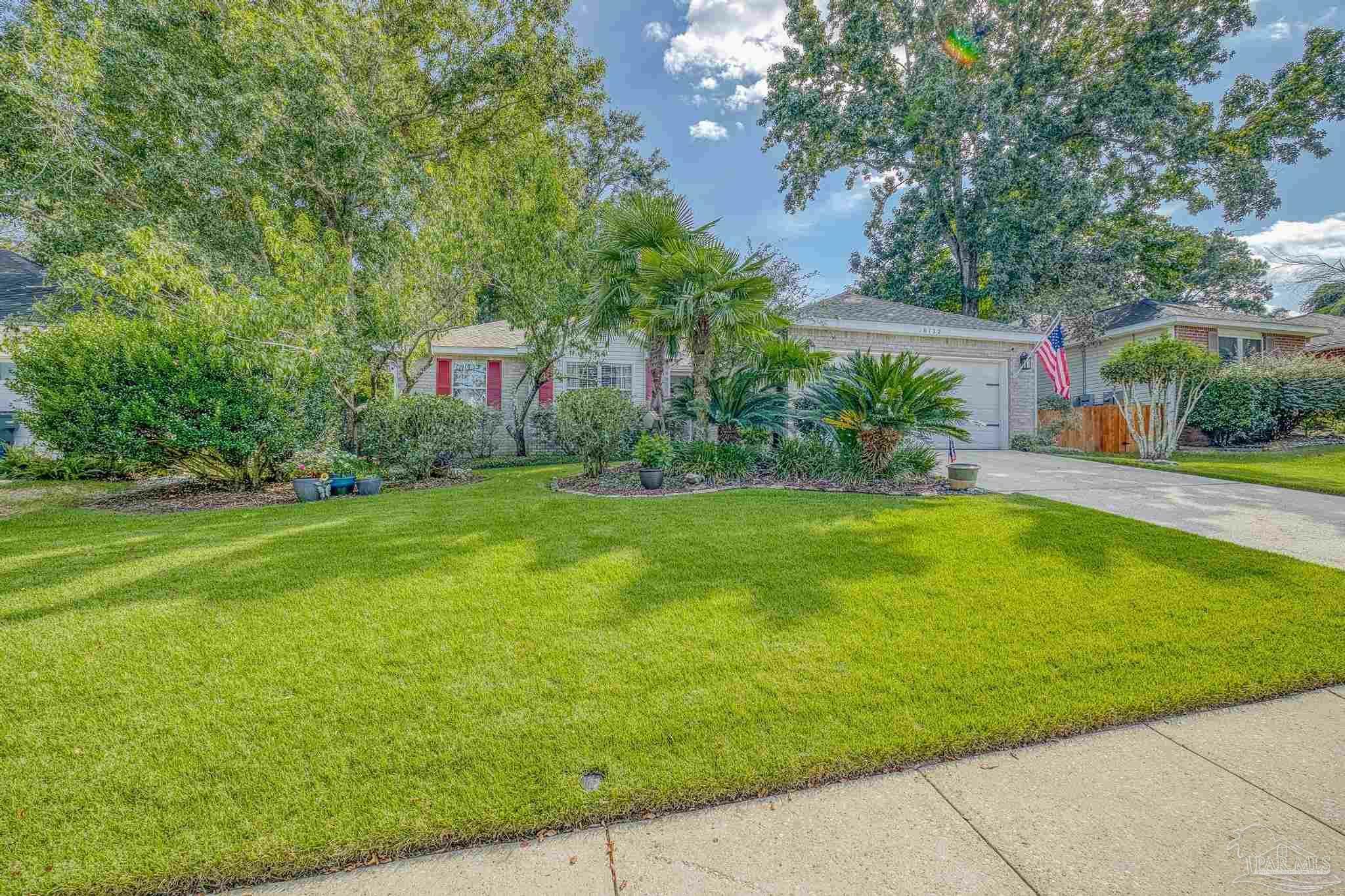 Property Photo: 10132 Crest Ridge Dr FL 32514