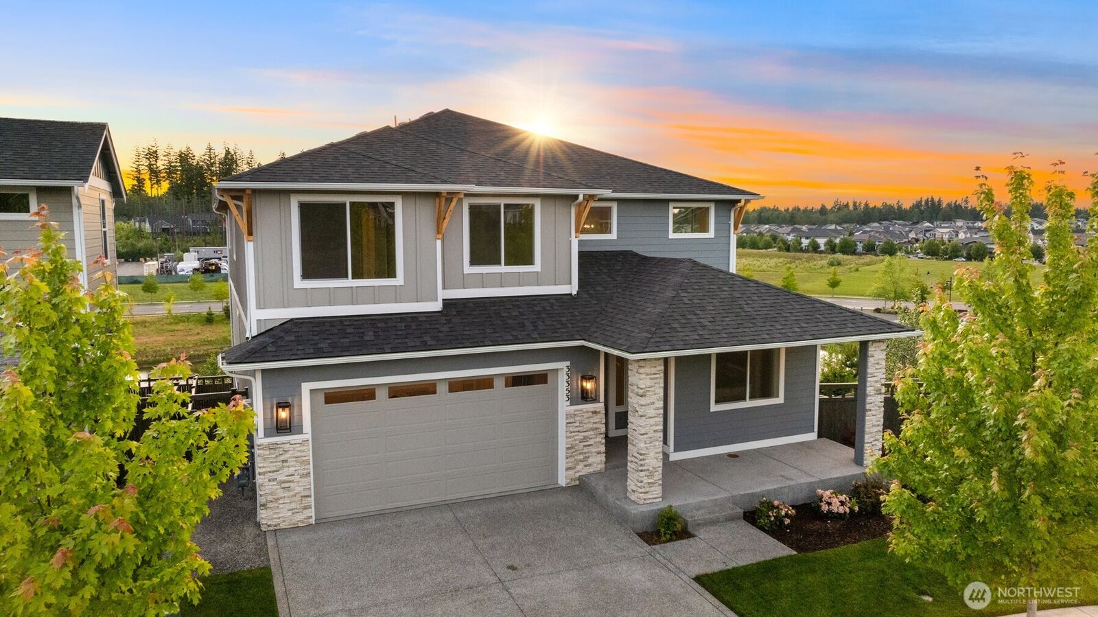 Property Photo:  33353  Walnut Avenue SE  WA 98010 