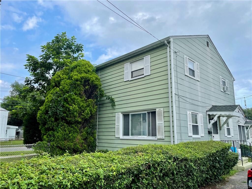 Property Photo:  10 Larkin Court  CT 06615 