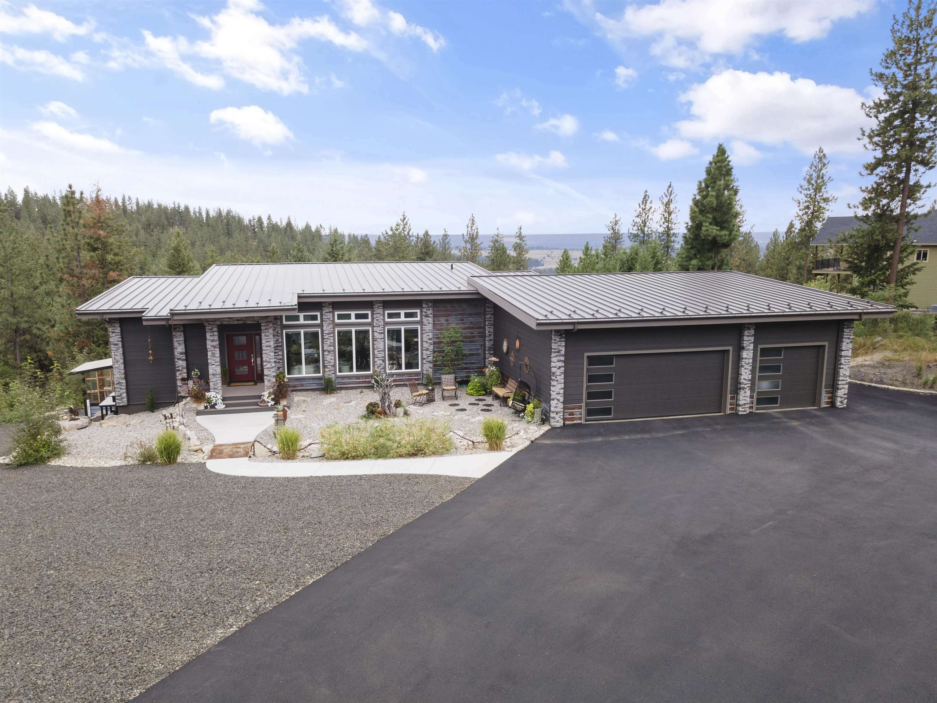 Property Photo: 15507 N Cliff Ln WA 99208
