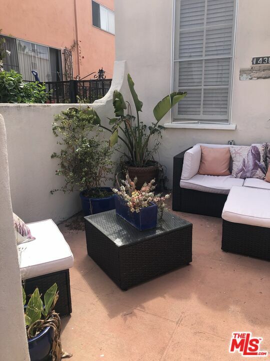 Property Photo: 1428 Berkeley St CA 90404