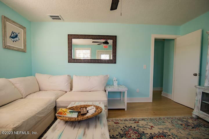 Property Photo: 507 S 4th St B FL 32250