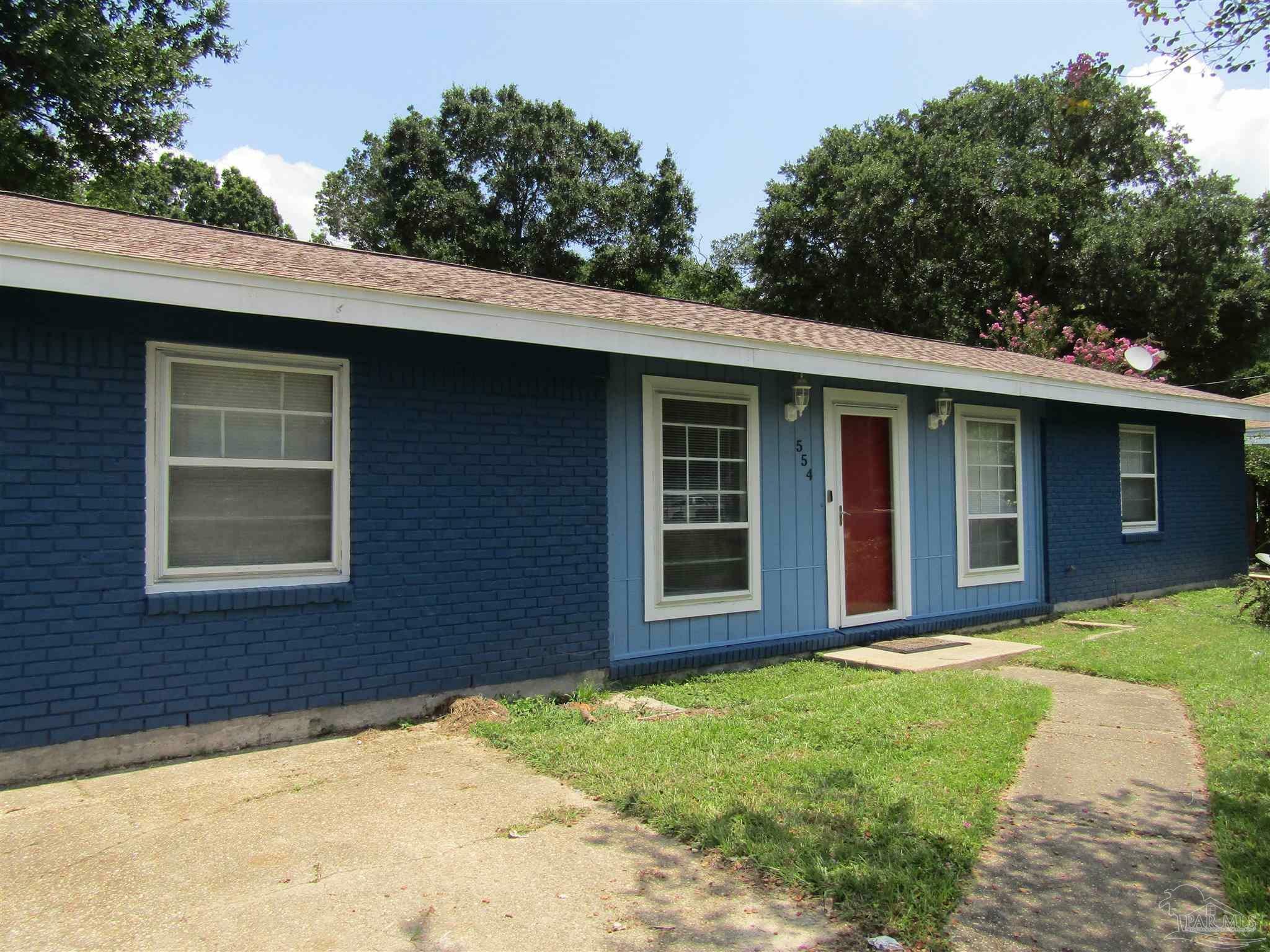 Property Photo: 554 E Johnson Ave FL 32514