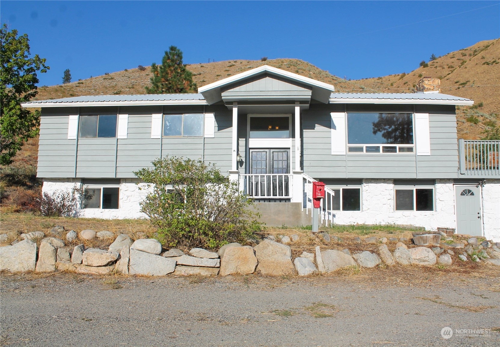 Property Photo:  300 Burma Road  WA 98834 