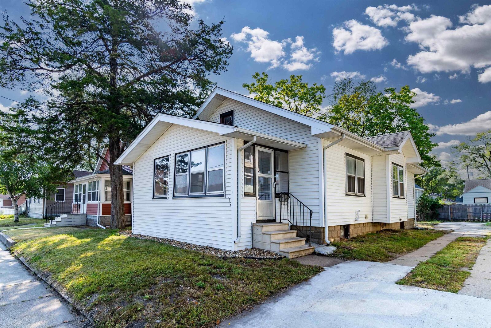 Property Photo:  112 E Parker Street  IA 50703 