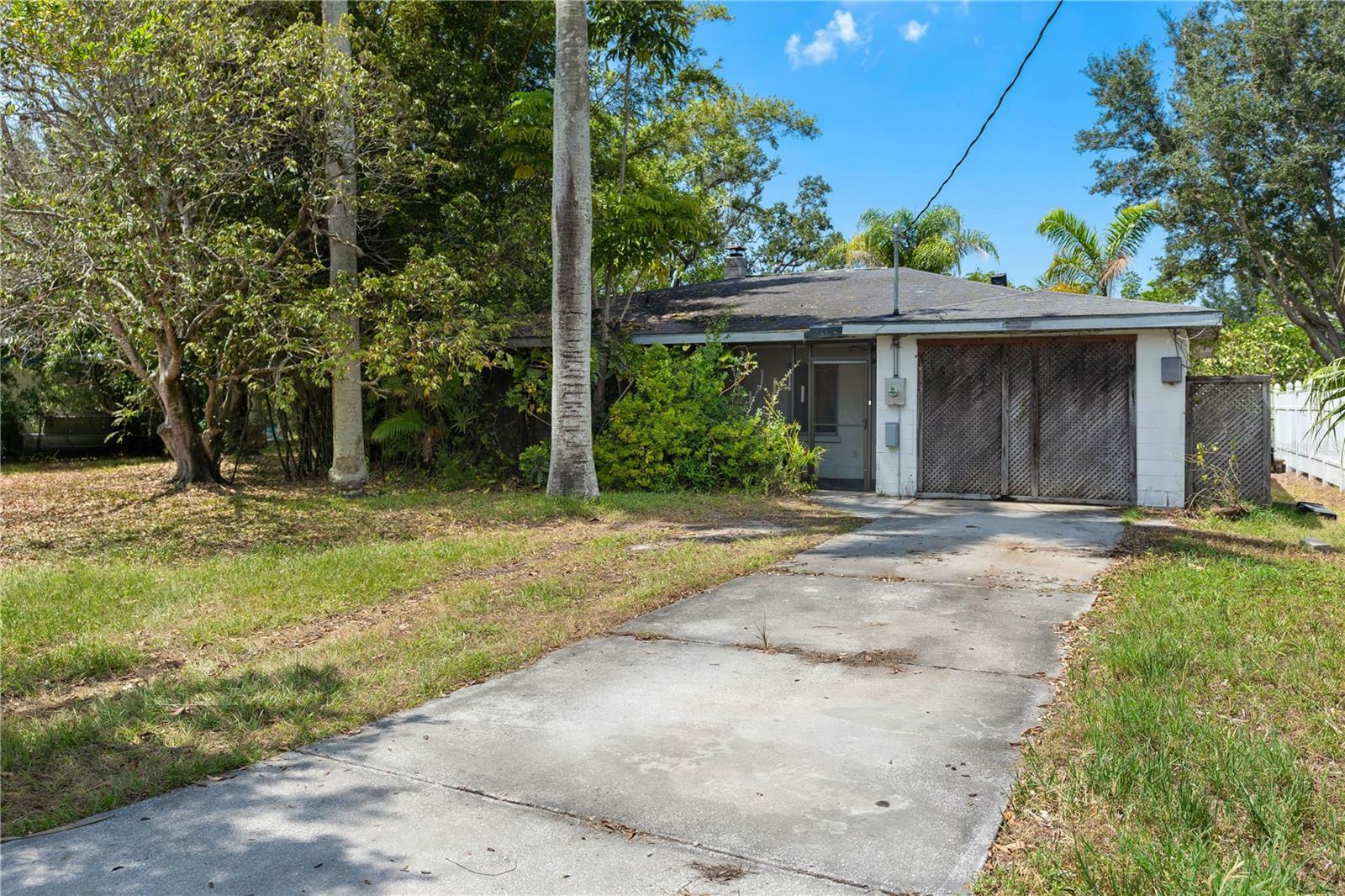 Property Photo:  221 22nd Street Court NE  FL 34208 