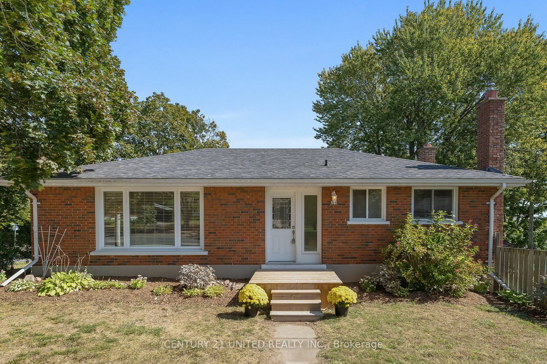 398 Applegrove Ave  Peterborough ON K9H5L7 photo